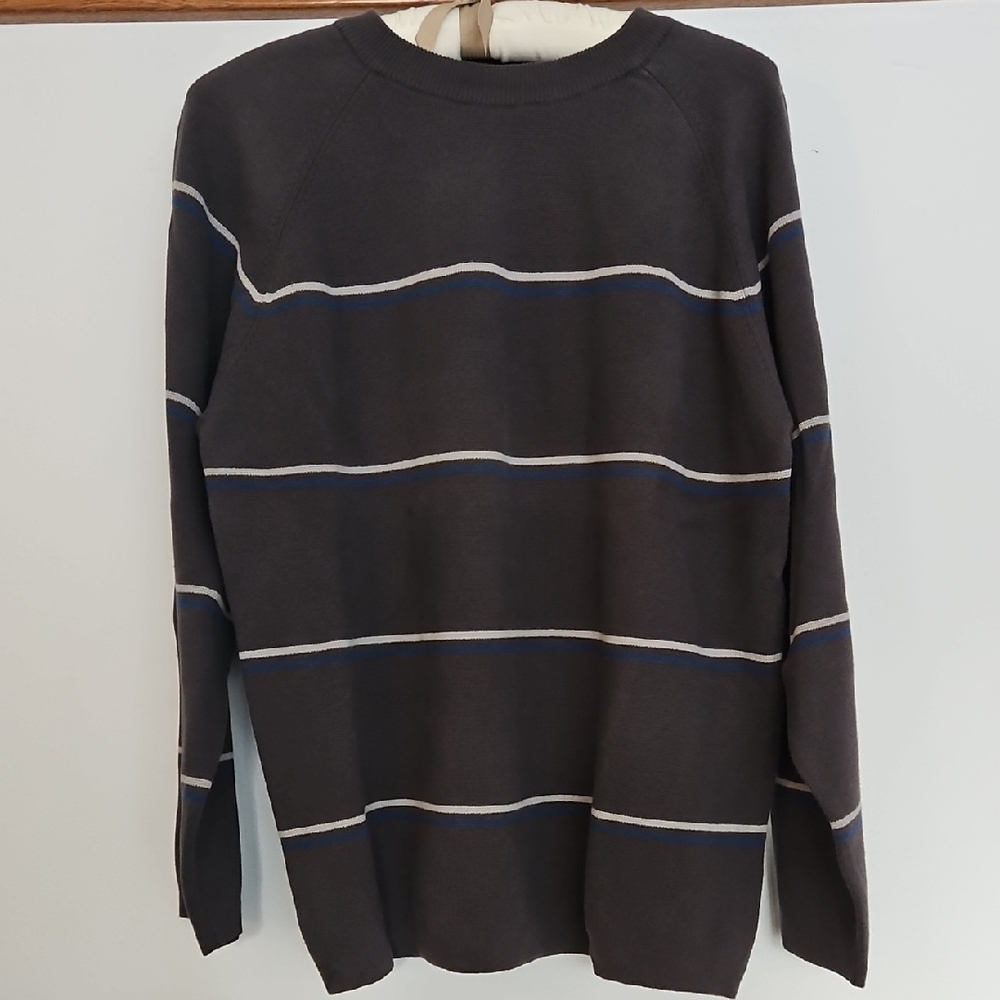 Arizona Jean Company Men's Dark Gray and Blue Striped Crewneck Sweater